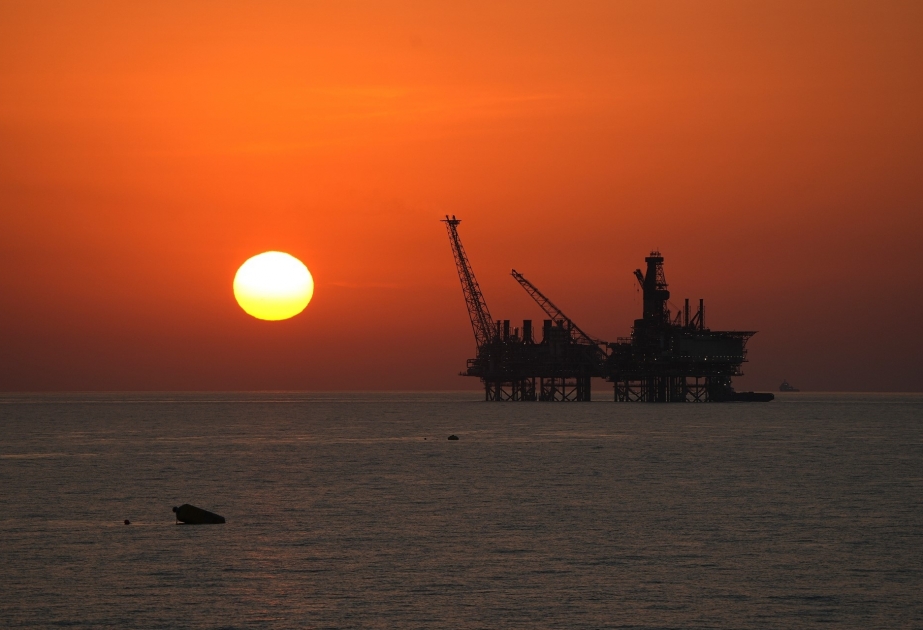 Цена барреля нефти марки «Азери Лайт» подешевела
