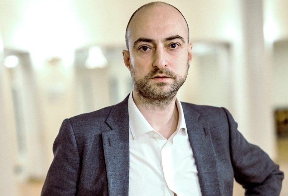 Orkestr Petr Aydunun eksperimental simfoniyasını dirijorsuz ifa edib
