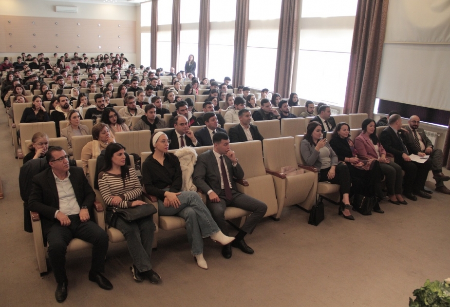 Tikinti sektorunun təmsilçiləri AzMİU tələbələri ilə təcrübələrini bölüşüblər