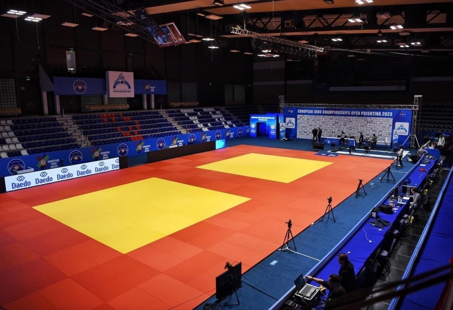 Un judoka azerbaiyano empieza a luchar en el Campeonato de Europa