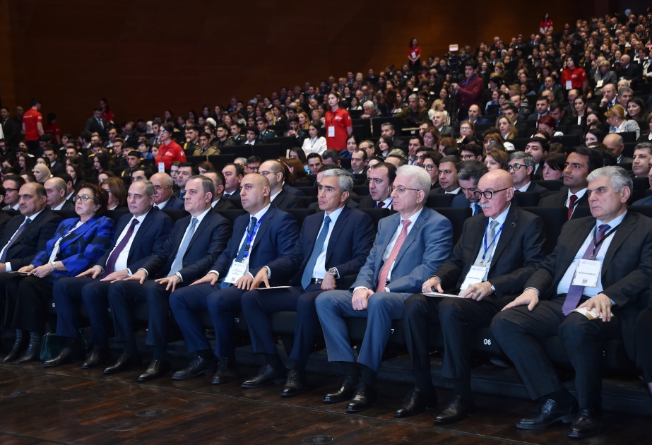 Azərbaycan müəllimlərinin XVI qurultayı başa çatıb