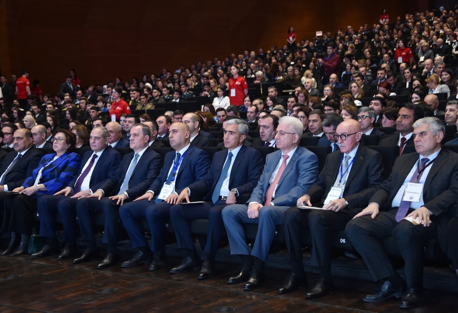 Завершился XVI съезд учителей Азербайджана