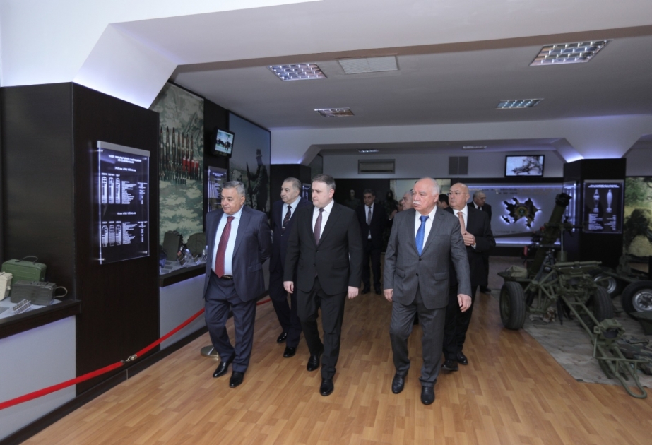 Müdafiə Sənayesi Nazirliyinin əməkdaşlarına yubiley medalı və fəxri fərman təqdim edilib