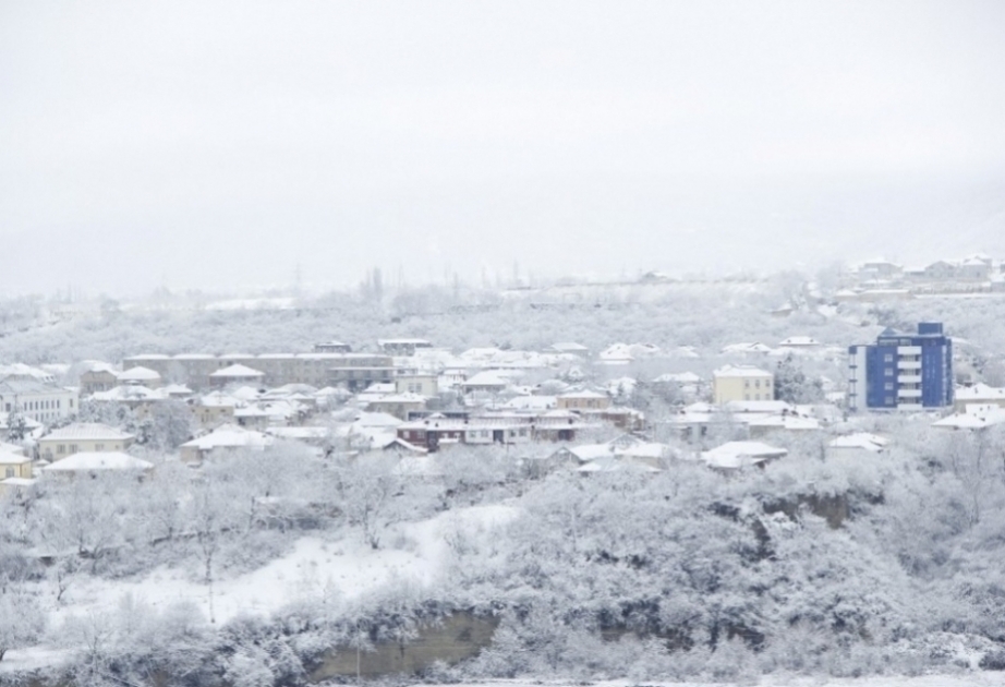 В Губинском и Гусарском районах выпал снег, в регионе зафиксирована температура минус 9 градусов