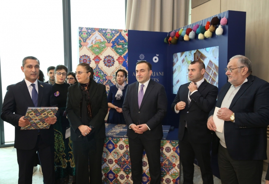 "Azərbaycan xalçaları-ilmələrin rəqsi” kitabının ingilis dilində nəşri təqdim olunub