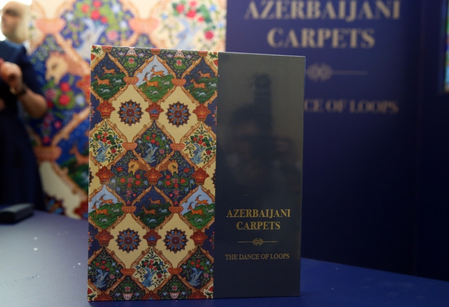 Представлена англоязычная версия книги «Азербайджанские ковры-танец петель»