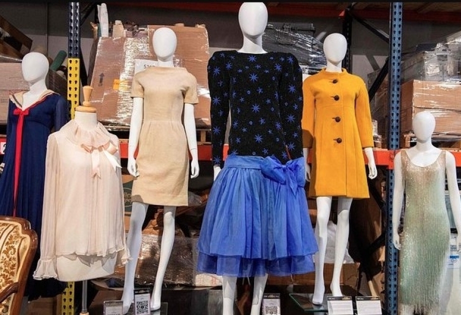 Dress worn by Diana sells for record-breaking £900,000