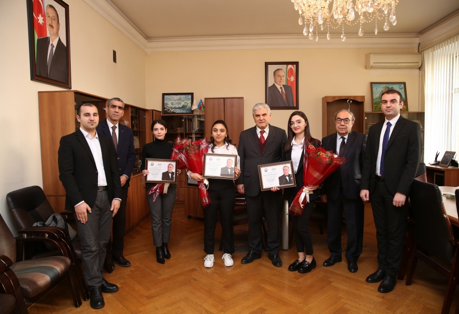 Rektor “Heydər Əliyev adına təqaüd”ə layiq görülən tələbələrlə görüşüb