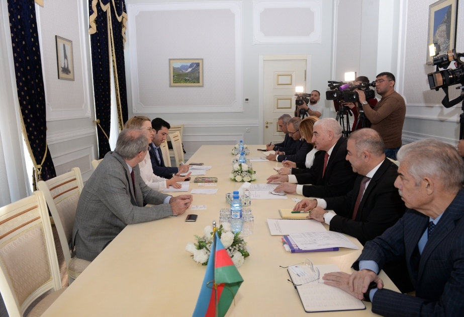El Presidente de la Comisión Electoral Central de Azerbaiyán se reúne con representantes de la Misión de Evaluación de Necesidades de la OSCE/OIDDH
