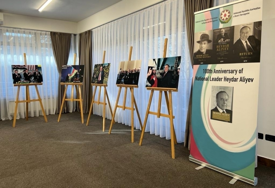 Se inaugura una exposición fotográfica en Sarajevo en el marco del "Año Heydar Aliyev" por iniciativa de AZERTAC