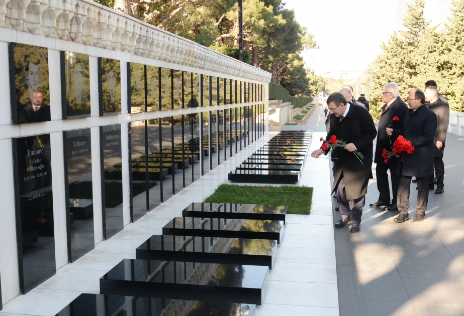 Les membres délégation turque visitent l’Allées des Martyrs