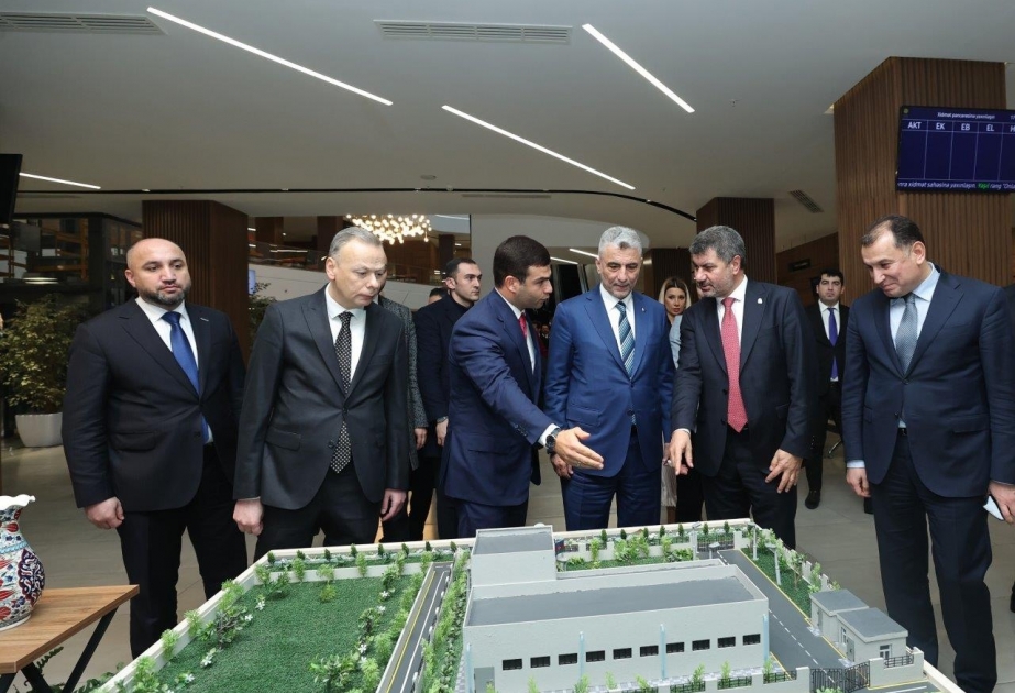 Türkiyənin ticarət naziri “Bakı KOB evi”ndə olub