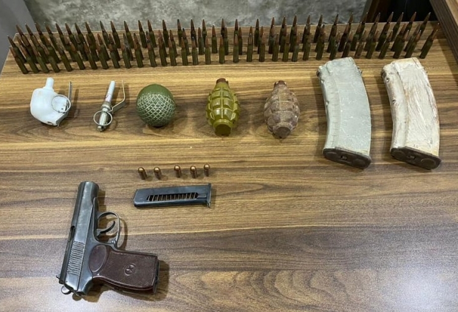 Polis əməkdaşları 2 tapança, 5 qumbara və 11 tüfəngi təhvil götürüblər