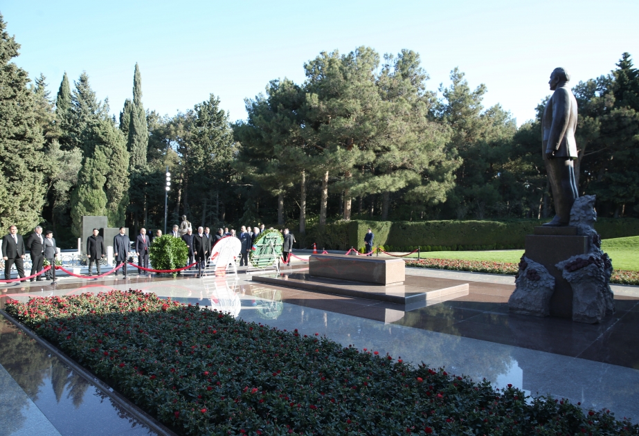 Turkish Minister of Trade pays tribute to Great Leader Heydar Aliyev