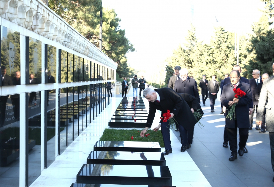 Turkish Minister of Trade visits Alley of Martyrs and "Turkish Martyrdom" monument