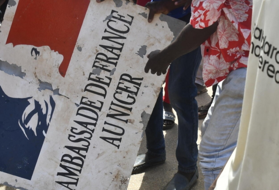 Fransa Nigerdəki səfirliyini bağlamağa hazırlaşır