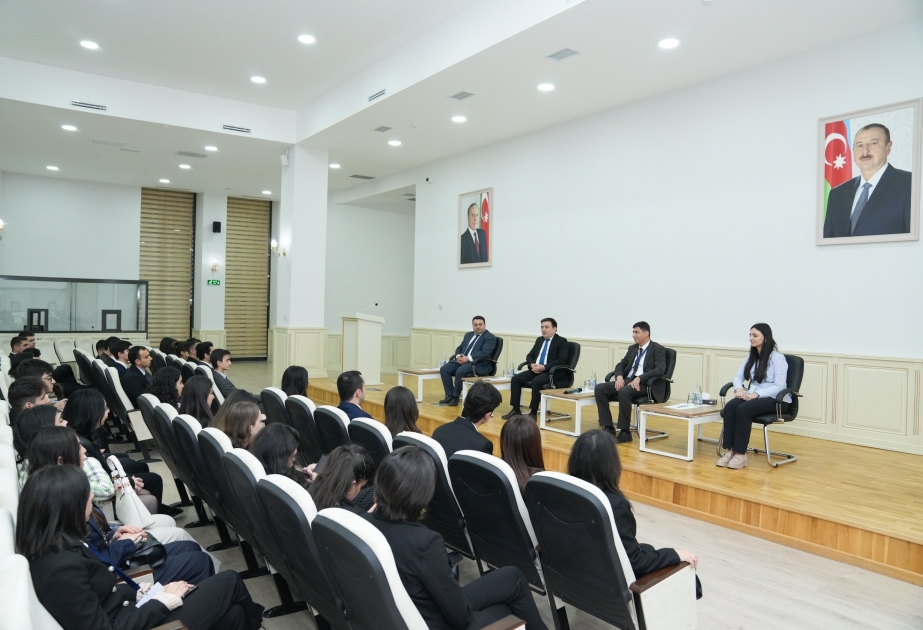 Los voluntarios de Diplomacia visitaron AZERTAC