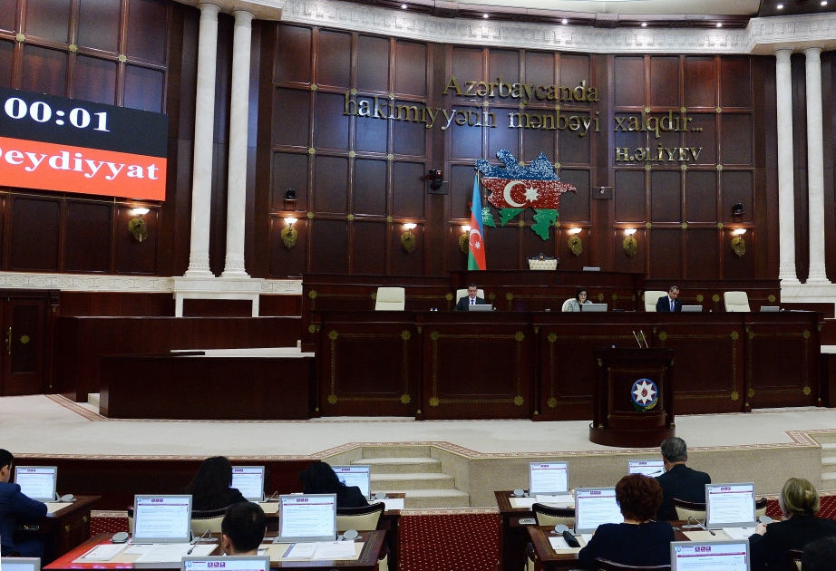 Ölkənin hava məkanından istifadəni tənzimləyən qanun layihəsi üçüncü oxunuşda qəbul edilib