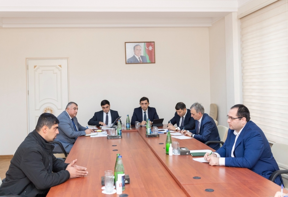 Nazir Məcnun Məmmədov Salyanda vətəndaşları qəbul edib, fermerlərlə görüşüb