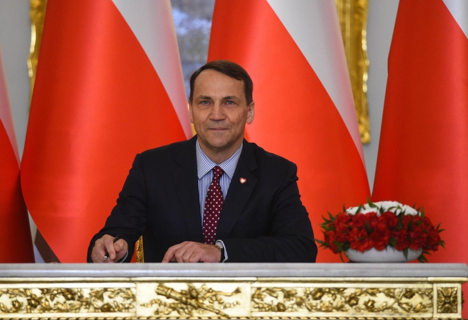 Erster Auslandsbesuch: Polens Außenminister Sikorski in Kiew eingetroffen