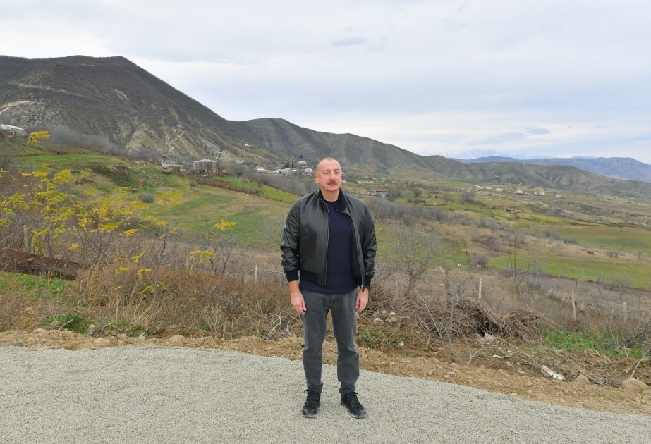 El Presidente de Azerbaiyán visitó la aldea de Nakhchivanli en Joyalí