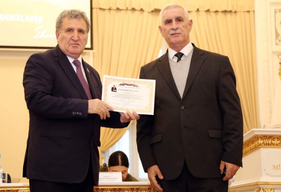 Folklor İnstitutunun əməkdaşları təşəkkürnamə ilə təltif olunublar