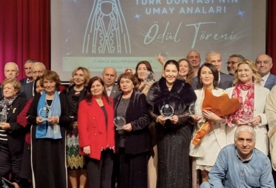 İstanbulda “Türk dünyasının Umay anaları” mükafatı sahiblərinə təqdim edilib