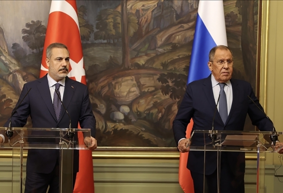 Cancilleres de Türkiye y Rusia analizan las negociaciones de paz entre Azerbaiyán y Armenia
