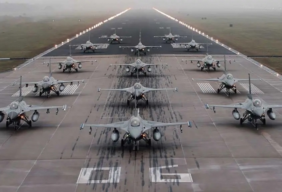 Le gouvernement néerlandais commence à préparer la livraison des premiers 18 chasseurs F-16 à l'Ukraine
