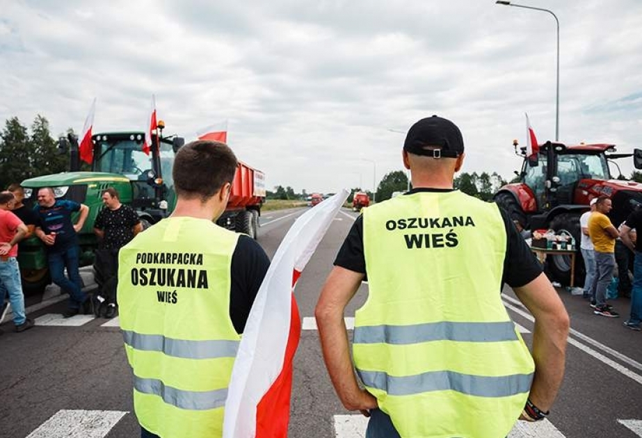 Polşada fermerlər Ukrayna ilə sərhəddə keçid məntəqəsindəki məhdudiyyəti aradan qaldırmağa razılaşıblar