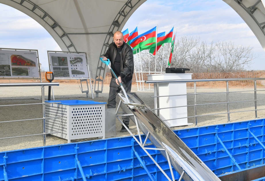 Präsident Ilham Aliyev legt Grundstein für das Dorf Basch Garvand in Agdam Region VIDEO