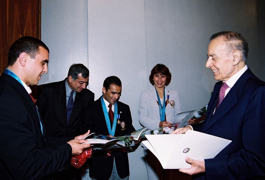 Moments d’une vie dédiée au peuple : octobre 2000