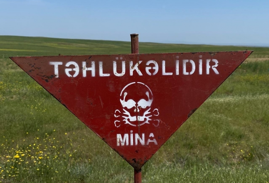 Un empleado de ANAMA herido en la explosión de una mina es evacuado al hospital de Ganja