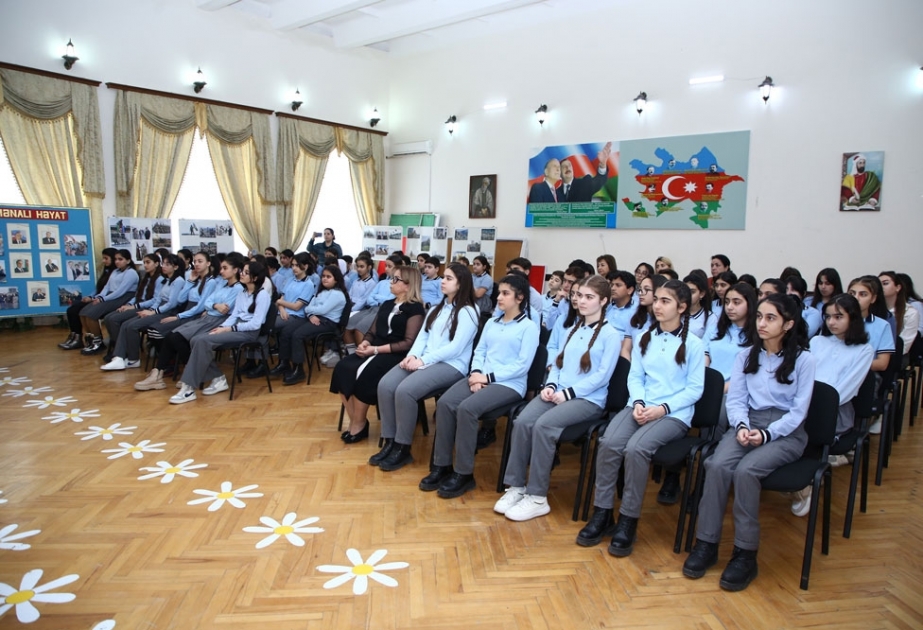 Tanınmış jurnalist “Məktəbdə...” sosial şəbəkələrdən danışıb