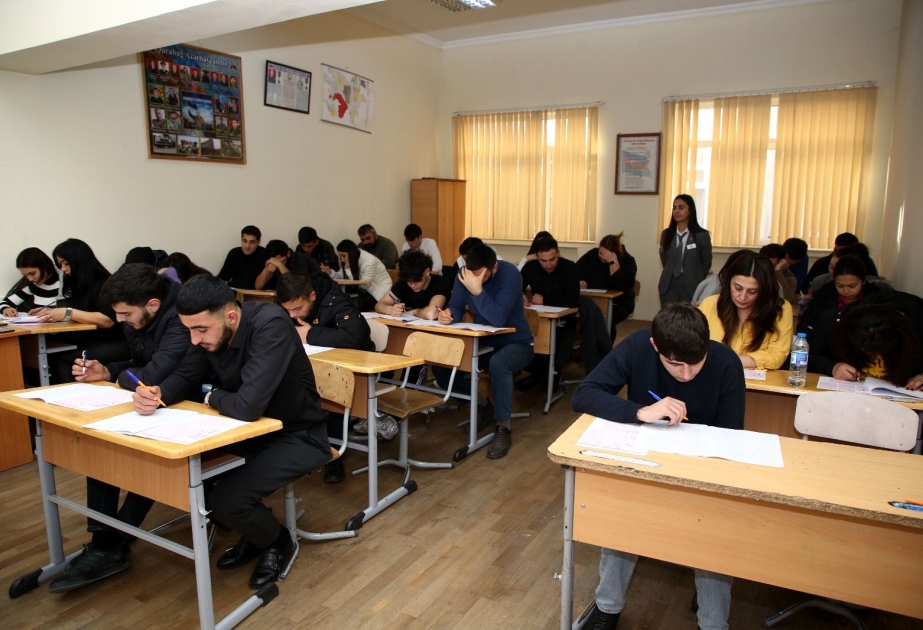 Eksternat imtahanlarında 1 223 nəfər iştirak edib