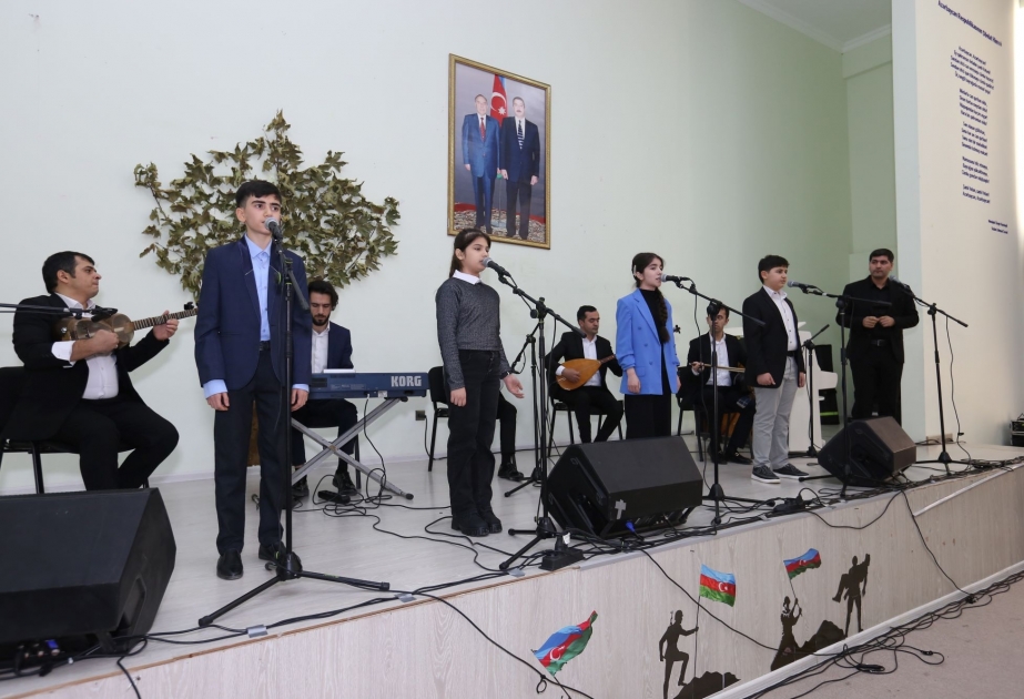 Yaponiyalı opera müğənnisi məcburi köçkünlər üçün konsert verib VİDEO