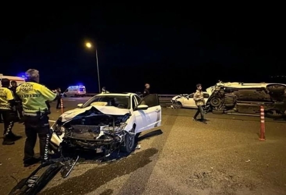 土耳其一高速公路发生连环车祸 造成11人死亡