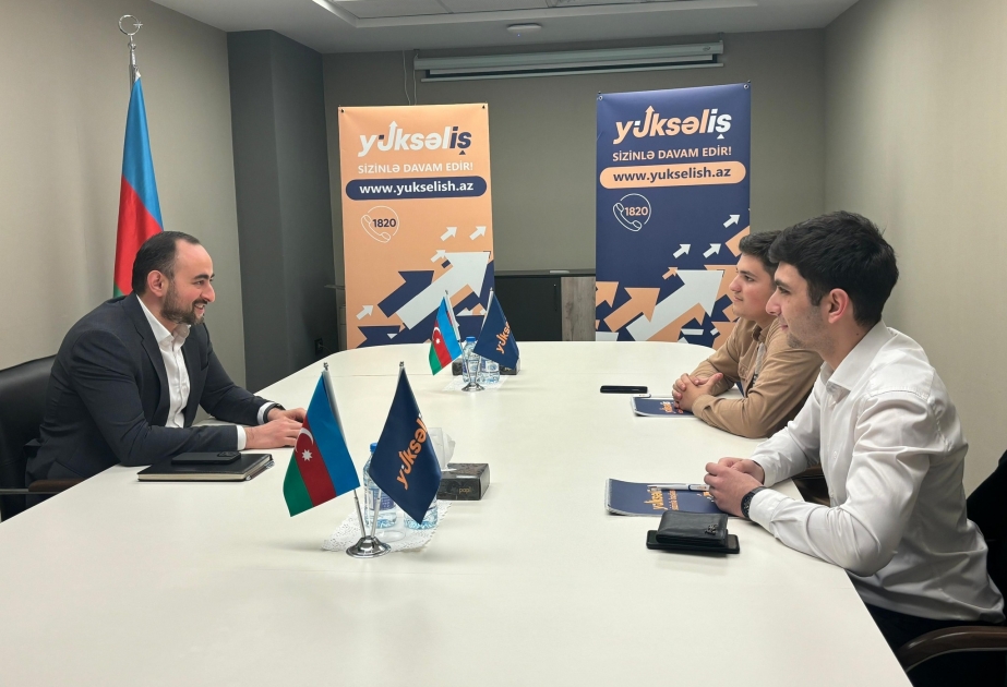 “Yüksəliş” müsabiqəsinin qalibi mentorluq proqramı çərçivəsində tələbələrlə görüşüb