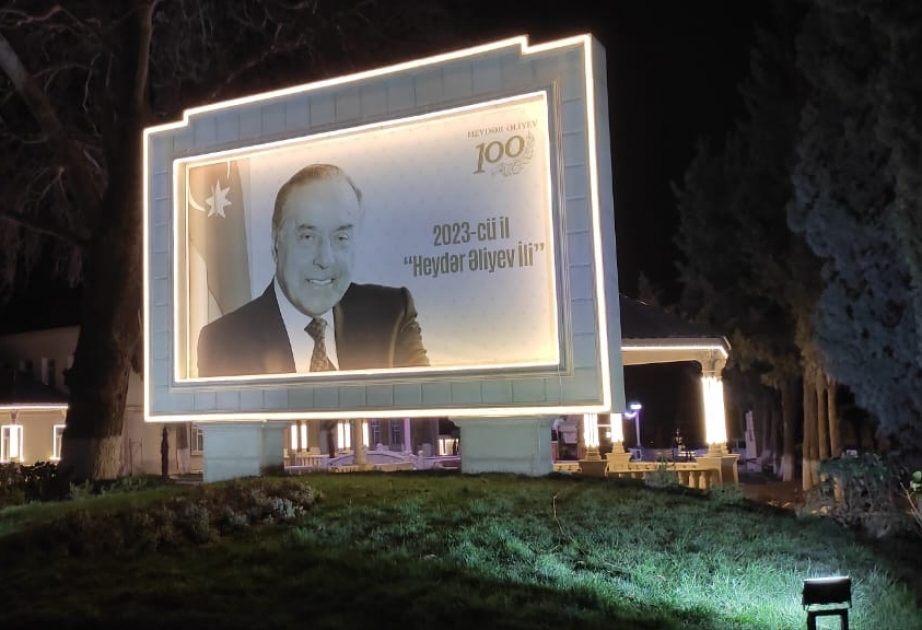 Samux şəhərində Heydər Əliyev prospektindəki mərkəzi park yenidən qurulur
