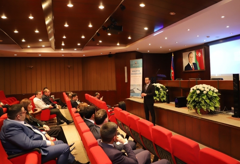 “Maliyyə savadlılığı” mövzusunda vəkillər üçün təlim keçirilib