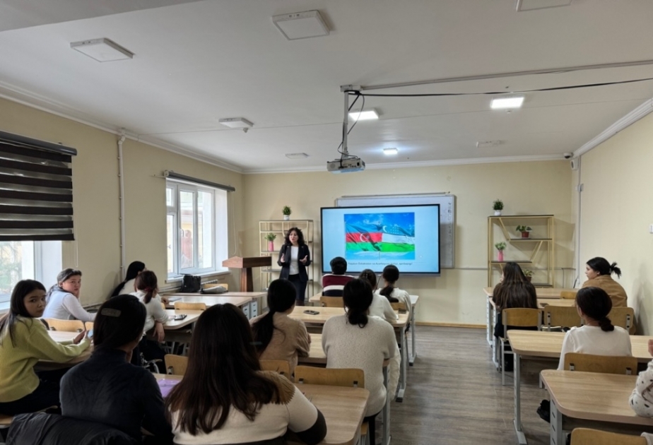 Azərbaycanın folklorşünas alimi özbək tələbələrə ustad dərsi keçib