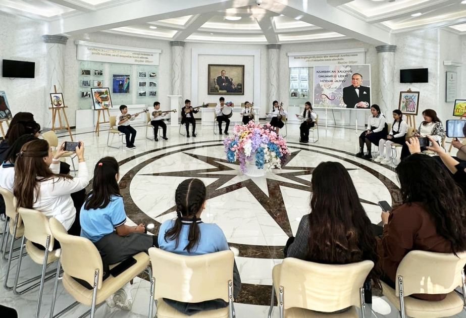 Pirallahı rayonunda şair Nüsrət Kəsəmənlinin xatirəsi festivalla yad edilib