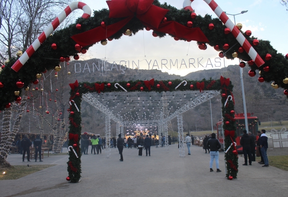 Se inaugura en Lachin la Feria Navideña