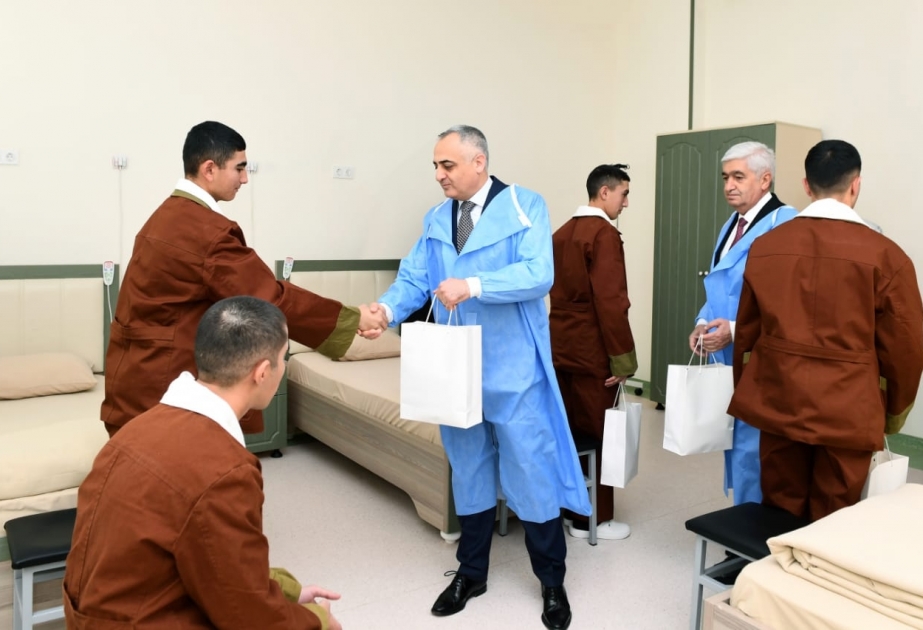 Naxçıvan Qarnizonu Mərkəzi Hospitalına bayram sovqatı aparılıb
