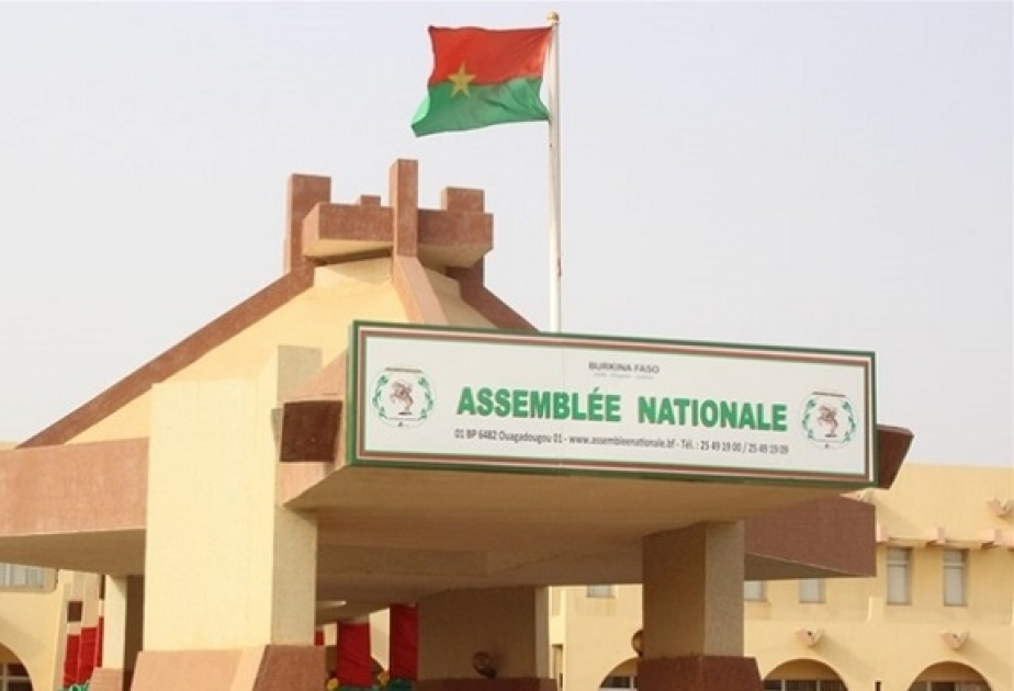 Burkina-Faso fransız dilinin statusunu işçi dilə dəyişib