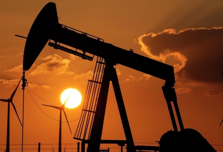 Azerbaijani oil price drops in world markets