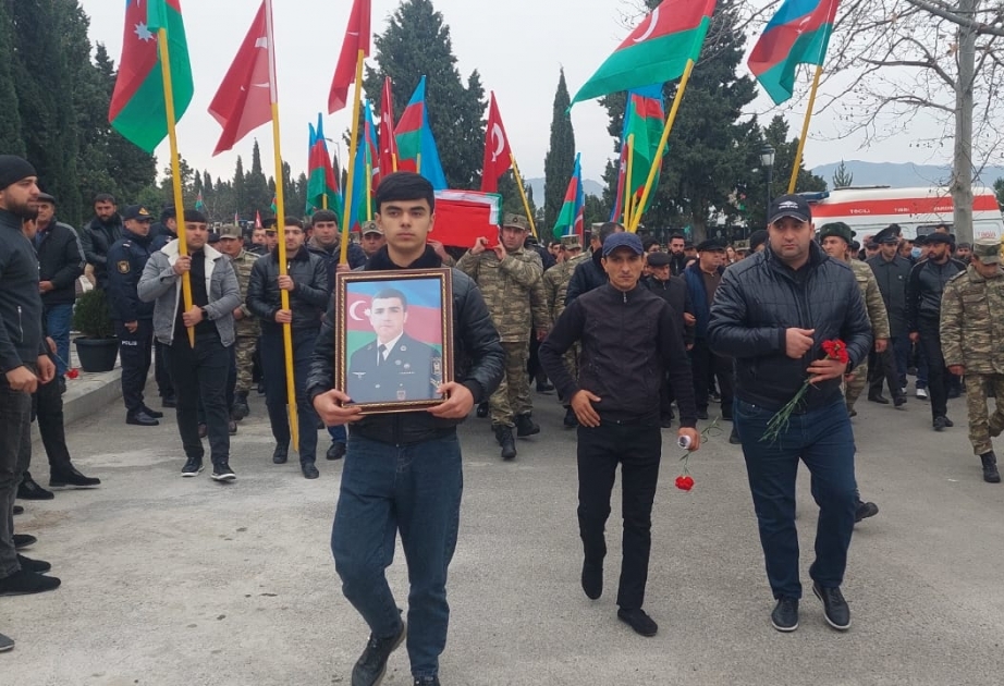 Şəhid Həsən İsmayılov Gəncədə son mənzilə yola salınıb YENİLƏNİB VİDEO