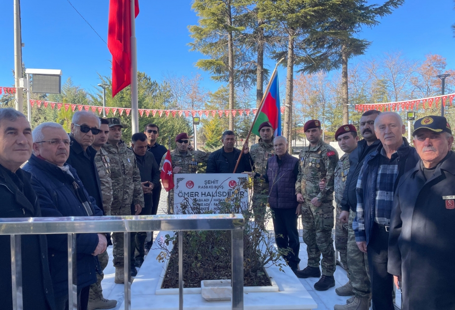 Vətən müharibəsi iştirakçıları türk şəhid Ömer Halisdemirin məzarını ziyarət ediblər
