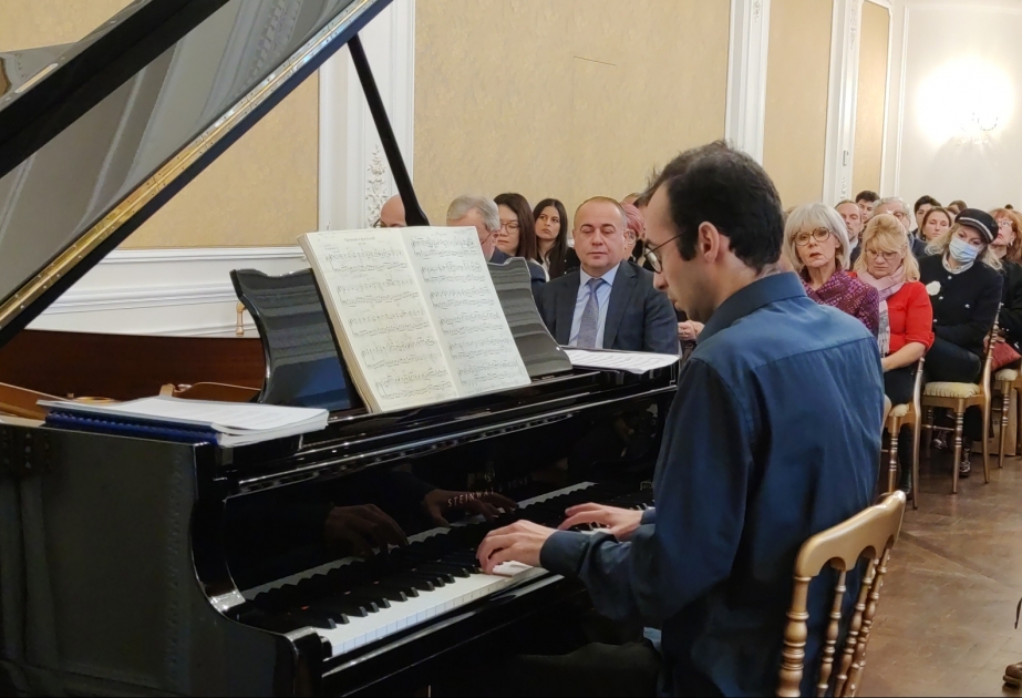 Azərbaycan səfirliyinin Mədəniyyət Mərkəzində Yeni il konserti təşkil olunub VİDEO