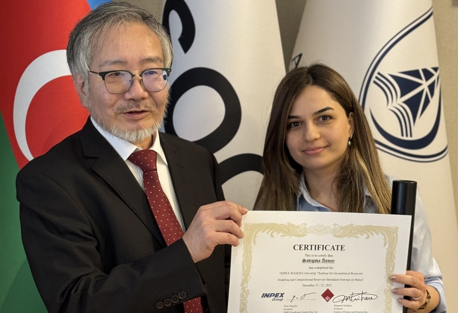 شركة يابانية تقدم دبلومات الى مشاركي التدريبات في جامعة النفط بباكو